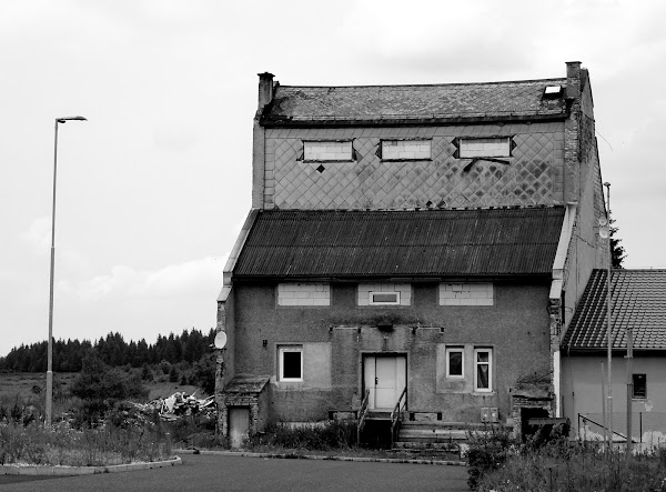 ausgebeintes Haus in ostdeutschland