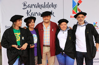 Entrega de distintivos al pregonero y chupineras de los cármenes de Barakaldo