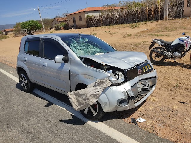 ARARENDÁ:. COLISÃO ENTRE CARRO E MOTOCICLETA DEIXA UMA PESSOA MORTA  NA CE 265.