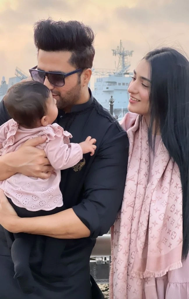 Sarah Khan and Falak Shabir Enjoying with their Daughter