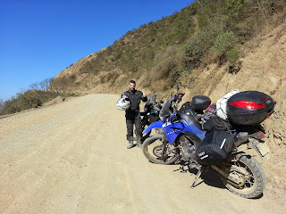 Pose para foto na companhia das motos.