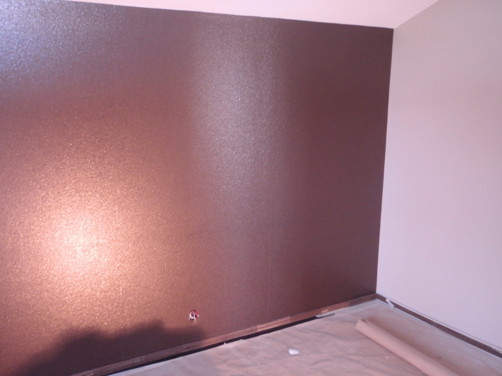 Brown/copper wallpaper from Omexco, the wall is painted in 