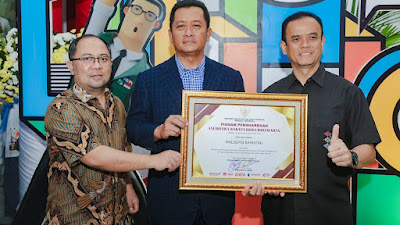 Pemkot Kota Bandung Sabet Penghargaan Anubhawa Sasana Desa/Kelurahan Sadar Hukum 2023