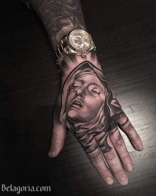 Tatuaje De La Virgen María en la Mano