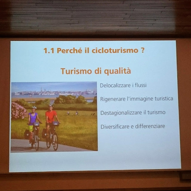 Perché il cicloturismo? Slide di D.Gallo di Etifor.