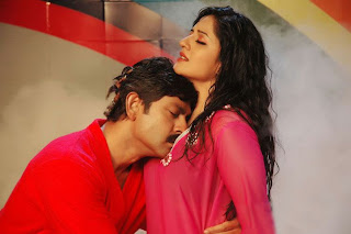 Vimalaaman And Jagapathibabu Romance Photos