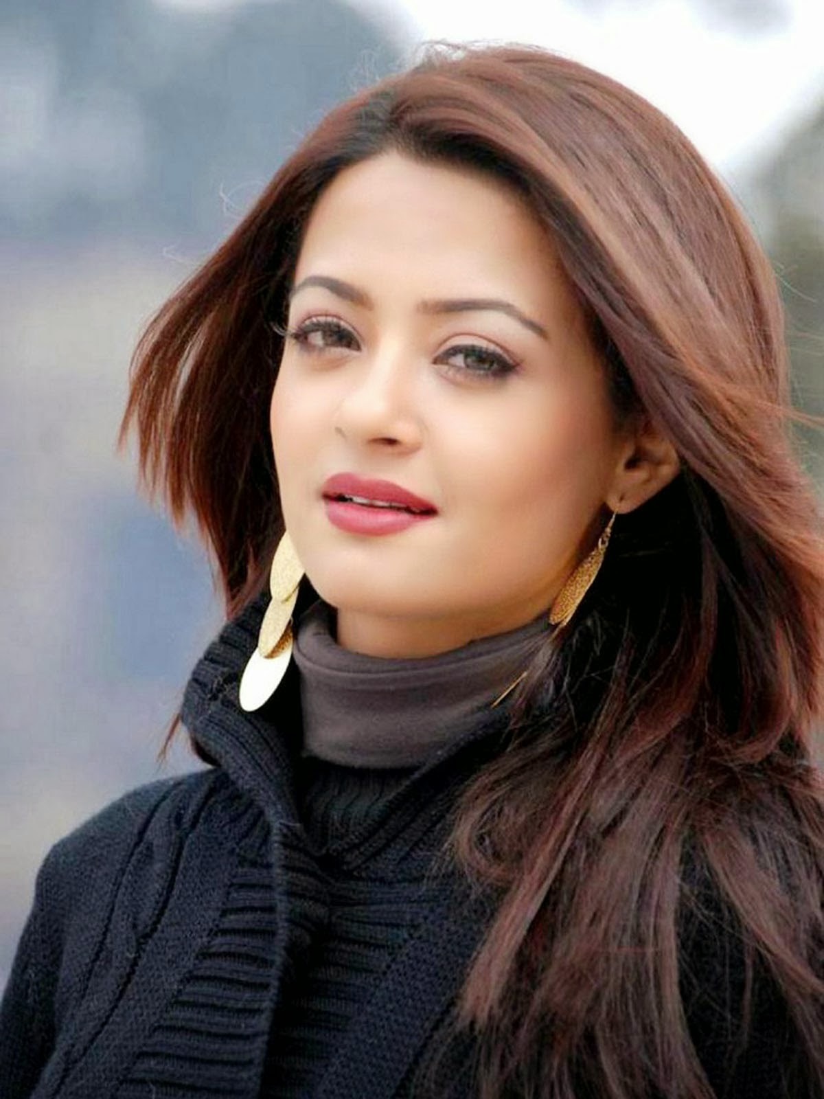 Surveen Chawla HD wallpapers Free Download