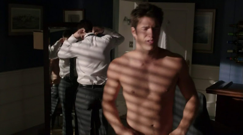 Joshua Bowman Shirtless in Revenge s1e05