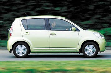 2005 Daihatsu Sirion 1.3L SE - side view