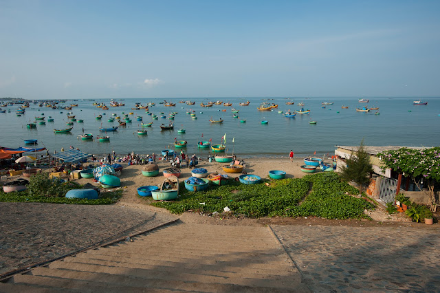 Ngày mới tại làng chài Mũi Né