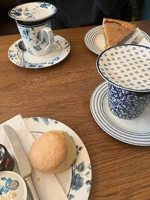 The Victorian House Brown's Tea Bar スコーンと紅茶
