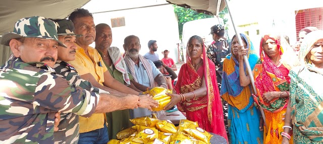 SSB 51 बटालियन के कम्पनी कमांडर इंस्पेक्टर तरसेम कुमार के अध्यक्षता में सैकड़ों महिला पुरुष के बीच कुमार फाउंडेशन टीम के पोष्टिक आहार का वितरण किया गया