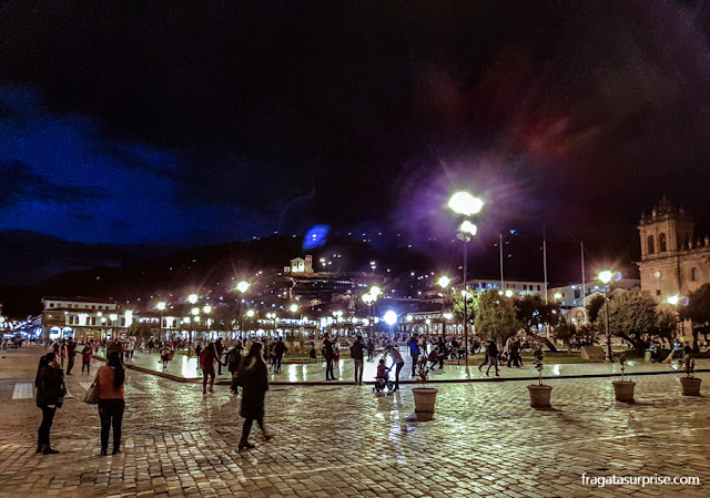 Praça de Armas de Cusco à noite