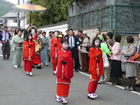 道中は如月太夫と禿