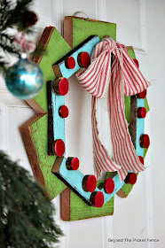 make this easy wreath from scrap wood pieces