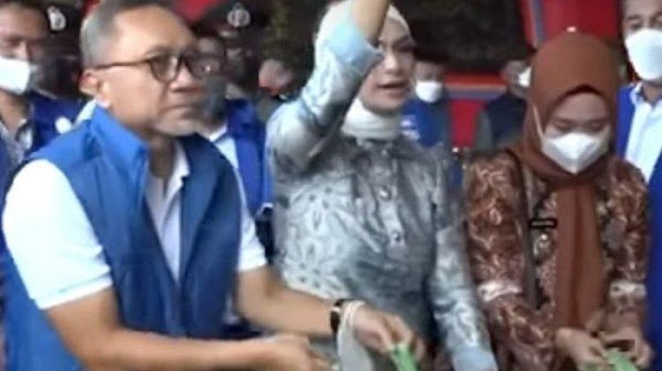 Kampanyekan Anaknya saat Operasi Pasar Murah, Jokowi Didesak Copot Zulhas dari Kursi Mendag