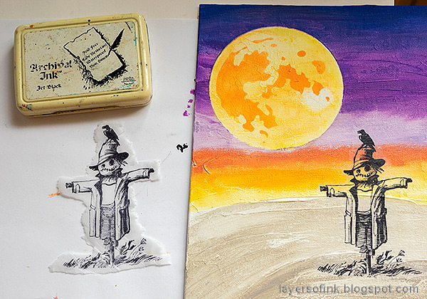 Layers of ink - Halloween Mixed Media Canvas Tutorial by Anna-Karin Evaldsson. Stamp Tim Holtz The Scarecrow.