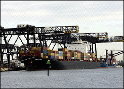  The October trade balance highlighted two key factors pressuring the US economy: rising oil prices and dependence on Chinese imports. Surging oil prices were the main cause of the widening gap. Prices climbed to a record 72.49 dollars an imported barrel, pushing the oil trade deficit to an all-time high of 26.3 billion dollars. The deficit in other goods, meanwhile, fell to 38.5 billion dollars, its lowest level since March 2004. The trade gap with China soared 9.1 percent to 25.9 billion dollars, representing one third of the total deficit. Imports from China hit an unprecedented 31.6 billion dollars.