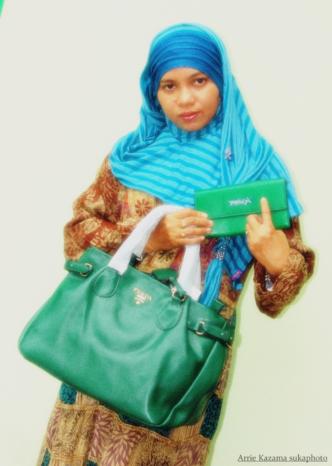 Noviani Busana' Blog: Gamis India Dan Tas Prada 1 SET