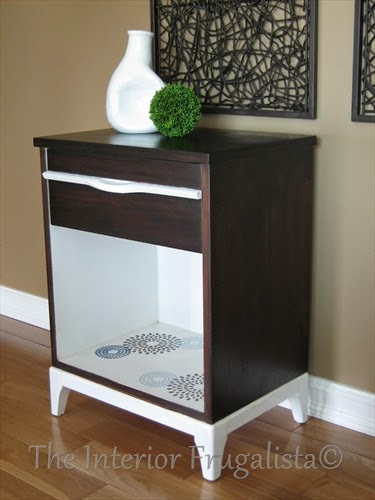 A mid-century modern Kaufman Furniture end table makeover with a high contrast dark walnut stain and white chalk paint combo plus retro stencil detail