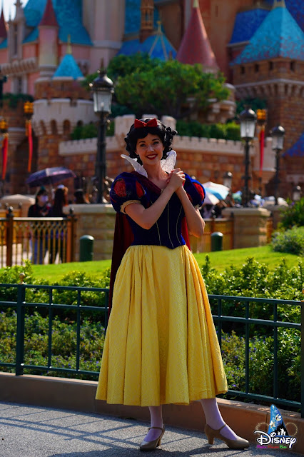 心動在奇妙瞬間於奇妙夢想城堡外巧遇白雪公主, HeartFluttersWithMagic-MeetnGreet-2021-Castle-of-Magical-Dreams-SnowWhite, Hong Kong Disneyland, 香港迪士尼樂園