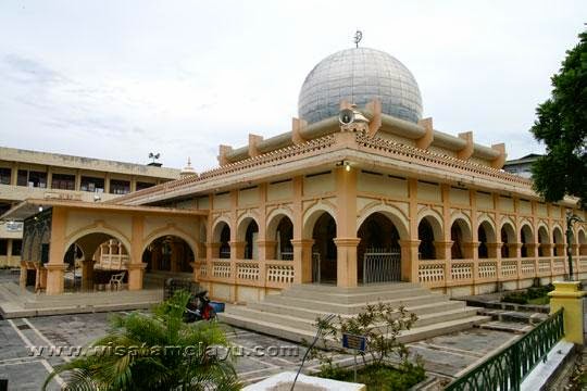  Di sepanjang jalan Pekanbaru anda dapat melihat ciri khas dari adat disini yaitu para wan 7 Tempat Wisata Di Pekanbaru Riau Yang Menakjubkan