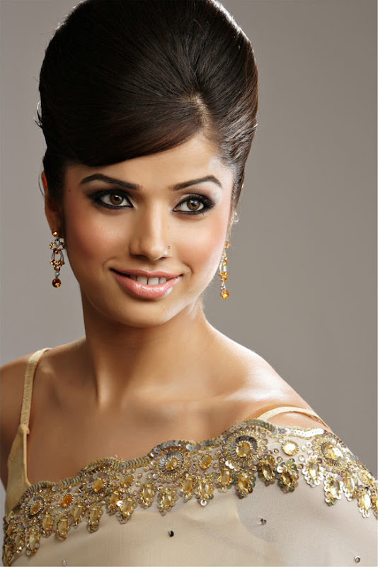 Eesan Actress Aparna Bajpai Photos Gallery hot images