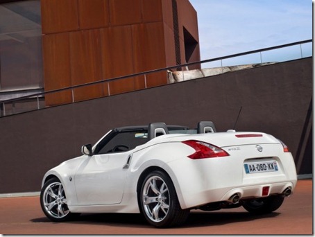 2011-Nissan-370Z-Roadster-Rear