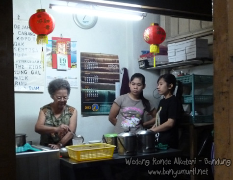 Kuliner Bandung - Wedang Ronde Alkateri