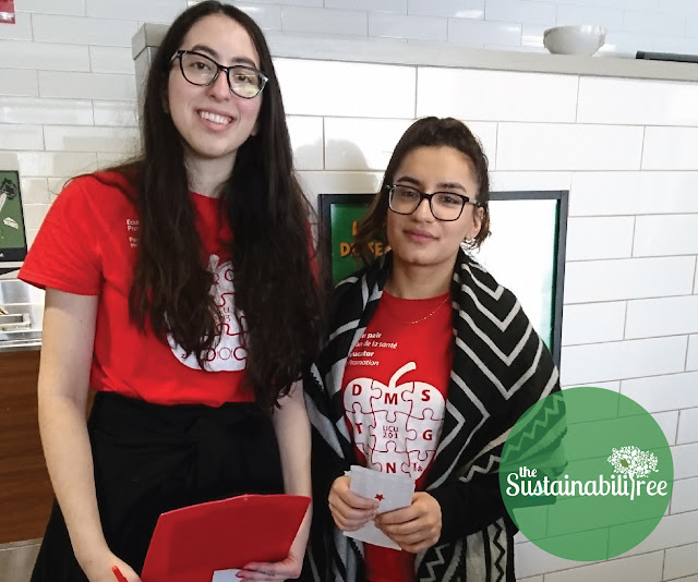 Two volunteers for the uOttawa Love Food Not Waste program in the dining hall