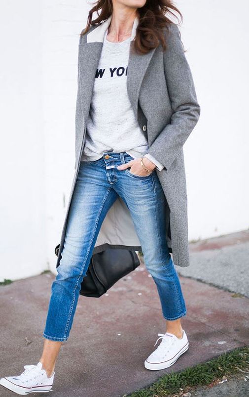 how to wear a pair of jeans for office : white converse + grey coat + bag + printed sweatshirt