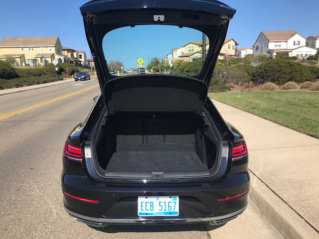 Open hatch on 2019 Volkswagen Arteon 2.0T SEL Premium R-Line w/4MOTION