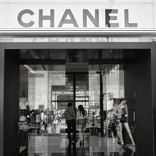 karl lagerfeld chanel designs. Chanel#39;s Karl Lagerfeld,