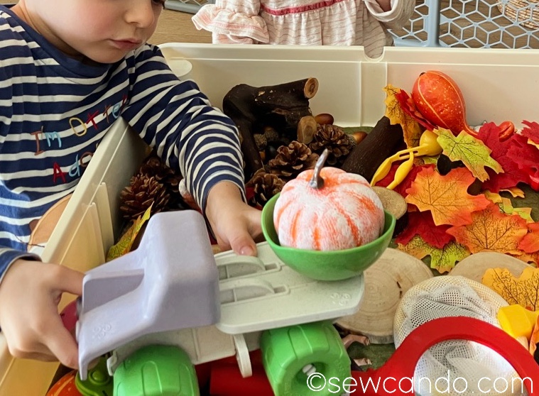 🎃Currently watching my girls play with this fun fall sensory bin