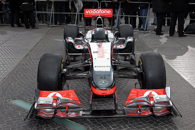 mclaren-mp4-26-f1-2011-Front-Angel