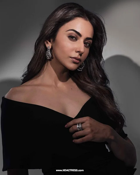Free downloaded Rakul Preet Singh navel photos and images for free. just click to download and share it.