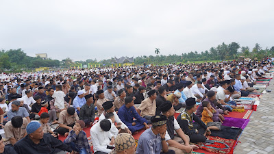 Mahkota Berlian Dipadati Jemaah Sholat Idul Fitri