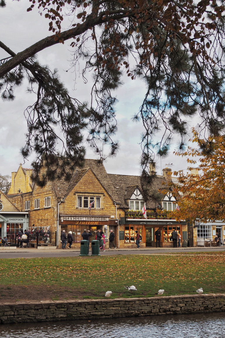 Bourton-on-the-water dans les Cotswolds en Angleterre