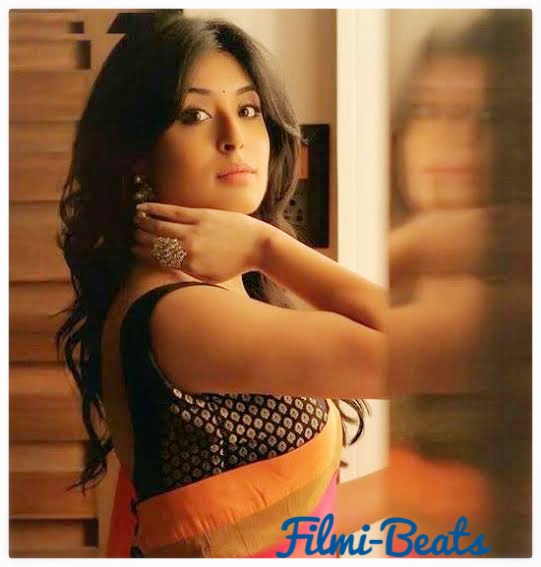 Kritika Kamra wallpaper & Biography