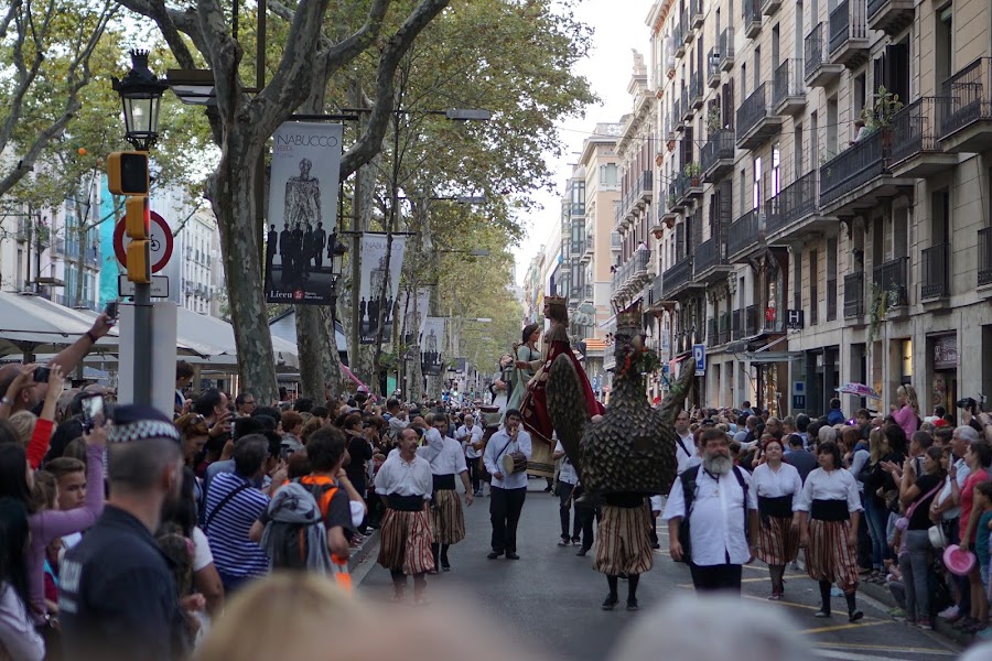 メルセ祭の大パレード（Cavalcade de la Mercè:La llum de la Mercè）