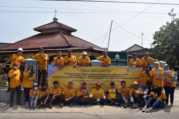 Atasi Banjir Warga Beji,  Tim Pengmas PNJ Buat Sumur Resapan Geotekstil