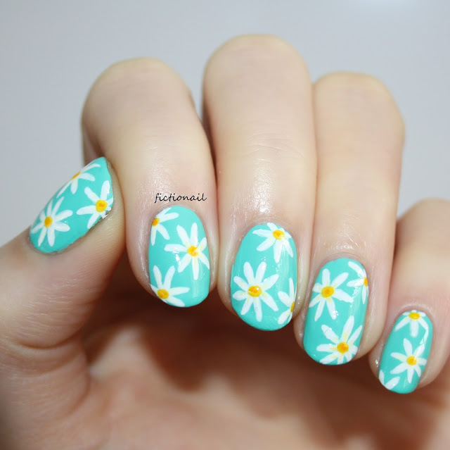 Simple Spring Daisy Nail Art