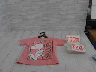 中古品　子供服　１００ｃｍ　ピンク　スヌーピープリント　半袖Ｔシャツ　１１０円