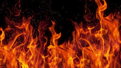Terjadi Kebakaran Di Sebuah Rumah Satu keluarga Terjebak di dalamnya 
