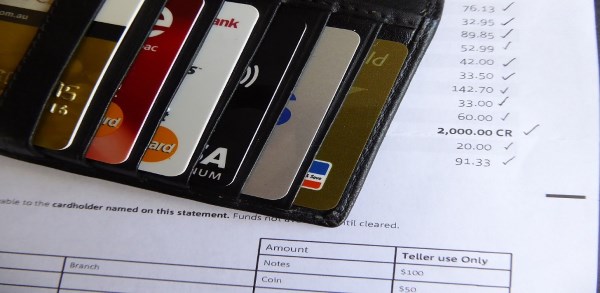 Perbedaan Kartu Kredit dan Kartu Debit yang Harus Diketahui