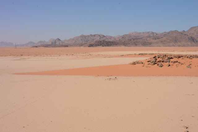 Réserve naturelle du Wadi Rum vue d'une montgolfiere