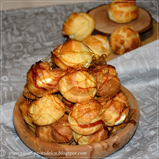 https://swiat-na-widelcu.blogspot.com/2020/02/croquembouche-ptysiowa-piramida.html