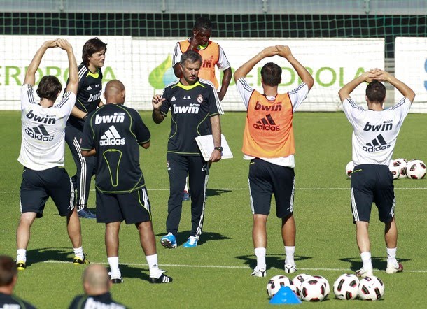 jose mourinho coaching. players and coaching staff