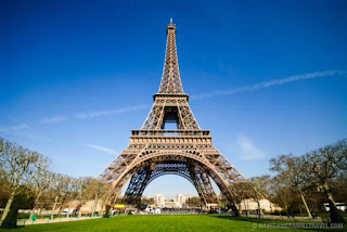 31 martie: Evenimentul zilei - Turnul Eiffel