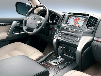 2013_Toyota_Land_Cruiser_V8_Dashboard